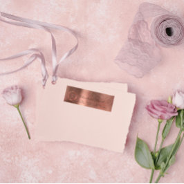 Blush roze rode VIP Monogram Retouradreslabels Etiket