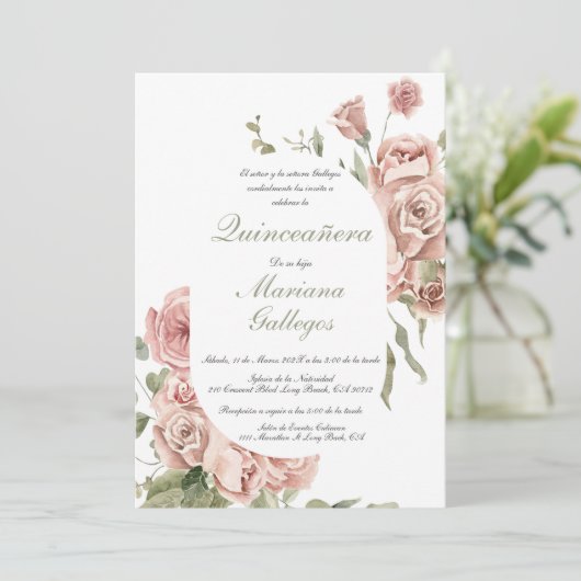 Blush roze roos Quinceanera uitnodiging (Staand voorkant)