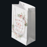 Blush Roze Rose Floral Gold 90th Birthday Klein Cadeauzakje<br><div class="desc">Eer een speciale vrouw met deze elegante en vrouwelijke 90ste cadeautas. Het begint met 90ste geschreven in een gewaagde tekst van het roos. Happy wordt hierboven in gekromde tekst geschreven en de verjaardag is hieronder. Hieronder vindt u drie regels voor gepersonaliseerde tekst, zodat u uw verjaardagswens eenvoudig kunt personaliseren. Een...</div>