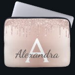 Blush roze roze goudglitter Drivers Monogram Laptop Sleeve<br><div class="desc">Blush roze roze gouden metalen druppelaar Glitter en Sparkle Modern en Elegant Monogram Hoesje. Dit hoesje kan worden aangepast om uw initiaal en voornaam op te nemen en maakt een geweldige kerst of 16 zoete cadeautjes voor 16e verjaardag.</div>
