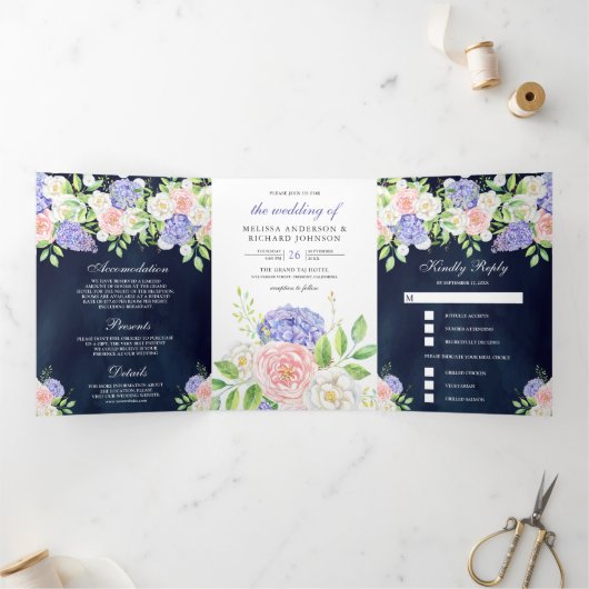 Blush Roze Roze Paarse Hydrangea Navy Blue Wedding Drieluik Uitnodiging (Binnen)