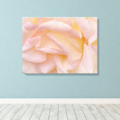 Blush Roze Roze Petals Bloemenkunst Canvas (Insitu (Houten vloer))