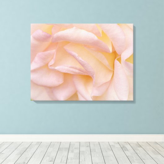 Blush Roze Roze Petals Bloemenkunst Canvas (Insitu (Houten vloer))