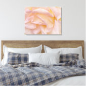 Blush Roze Roze Petals Bloemenkunst Canvas (Insitu (Slaapkamer))