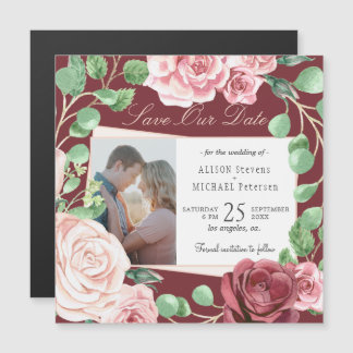 Blush roze rozen bordeauxrode trouwfoto save date magnetische uitnodiging