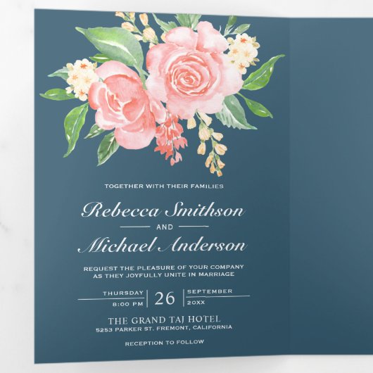 Blush roze rozen foto collage stoffige blauwe brui drieluik uitnodiging (Binnenzijde eerst)