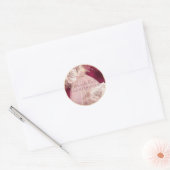 Blush roze rozen op Bourgogne & Gold Quinceañera Ronde Sticker (Envelop)