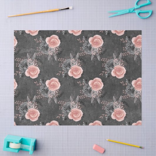 Blush roze rozen op houtskoolontkoppeling tissuepapier (Craft)