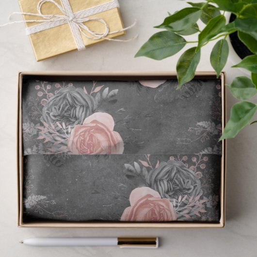 Blush roze rozen op houtskoolontkoppeling tissuepapier (Geschenk)