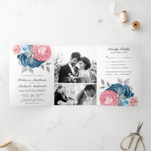 Blush roze rozen Stusty Blue Floral Wedding Drieluik Uitnodiging (Binnen)