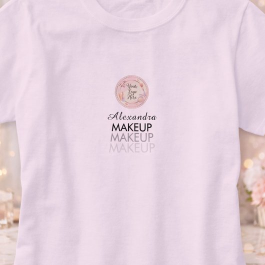 Blush Roze Schrift Logo Make-up Personeel T-shirt