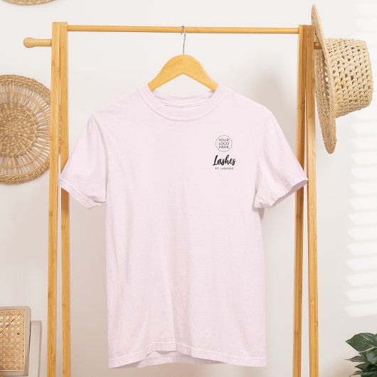 Blush Roze Schrift Logo Wimperstudio Personeel T-shirt