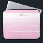 Blush Roze Streep Chique en Elegant Laptop Sleeve<br><div class="desc">Voeg een chique touch toe aan je garderobe met deze blush roze gestreepte laptophoes. Vijf tinten blush roze creëer de strepen - van een diepe framboos tot een nauwelijks daar roze. Jouw naam is geschreven in een modern en minimalistisch duifgrijs lettertype. Voeg uw eigen naam, monogram of favoriete quote in....</div>