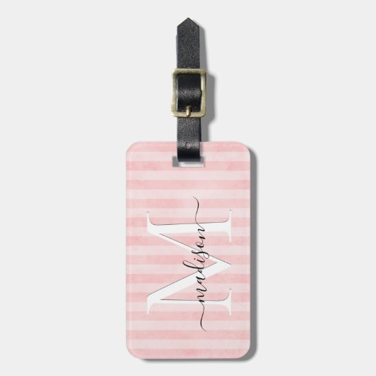 Blush Roze Streep Girly Script Monogram Bagagelabel (Voorkant verticaal)