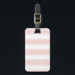 Blush roze stripes & monogram | Moderne minima Bagagelabel<br><div class="desc">Witte en lichtroze strepen met jouw naam of initialen naar de bodem. De rug kenmerkt uw contactinformatie in roze teksten op een witte achtergrond. Minimalistisch ontwerp met personalisatie.</div>
