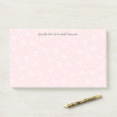 Blush roze Tegel Patroon met grijze Script-naam Post-it® Notes (Op bureau)