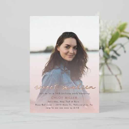 Blush Roze Waterverf Girly Sweet 16 Roos Gold Folie Uitnodiging (Staand Voorkant)