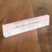 Blush Roze Wit Grijs Marmer Elegant Script Naambordje (Zijkant)