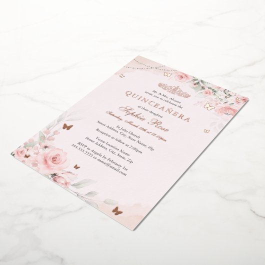 Blush Roze Zachte Rozen Vlinder Quinceanera 15e Folie Uitnodiging (Gedraaid)