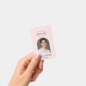 Blush Roze Zwarte Script Foto QR Wimpers Staf Badge (Handheld)