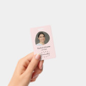 Blush Roze Zwarte Script Foto QR Wimpers Staf Badge (Handheld)