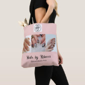 Blush Roze Zwarte Script Logo 3 Foto Nagel Manicur Tote Bag (Dichtbij)