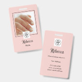 Blush Roze Zwarte Script Logo Nagels Foto Badge (Voor- en achterkant)