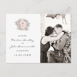 Blush Rustic Monogram Wreate Save the Date Aankondigingskaart