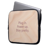 Blush & sand laptop sleeve Plug In AI kunst (Voorkant Links)