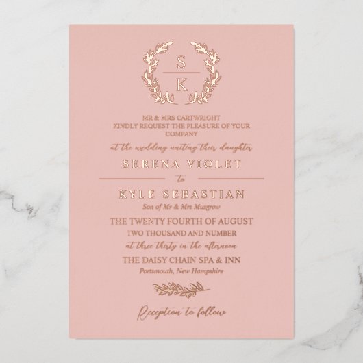 Blush Typografie Laurel Wreath Monogram Wedding Folie Uitnodiging (Voorkant)