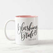 Blushing Bride Modern Lettering Roze Harten Custom Tweekleurige Koffiemok (Links)