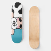 Blushing Cow op Blue Skateboard (Voorkant)