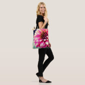 Blushing Dahlia Waterverf Elegantie Tote Bag (Op model)