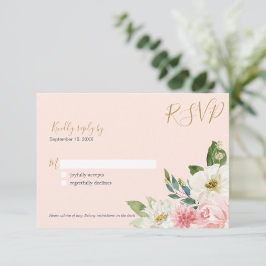 Blushing Roos Blush Pink Navy White Floral Wedding RSVP Kaartje (Staand voorkant)