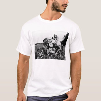 BMWモーターサイクルと美しい女性 T-SHIRT