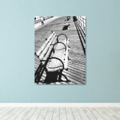 'Boardwalk Banken' Canvasprint met lijst Canvas Afdruk (Insitu (Houten vloer))