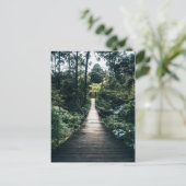 Boardwalk through door het bos briefkaart (Staand voorkant)