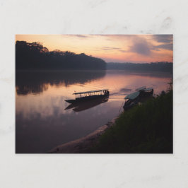 Boat aan de rivier in het Amazonewoud briefkaart