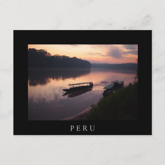 Boat aan de rivier in het zwarte briefkaart van he (Voorkant)