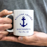 Boat Anchor Persoonlijk Koffiemok<br><div class="desc">Een chic modern nautisch-thematisch mok voor je boot met een blauw anker voor de marine. U kunt de tekst "Welcome Aboard" en de naam en locatie van uw boot personaliseren in een elegante blauw marinetekopgrafie.</div>