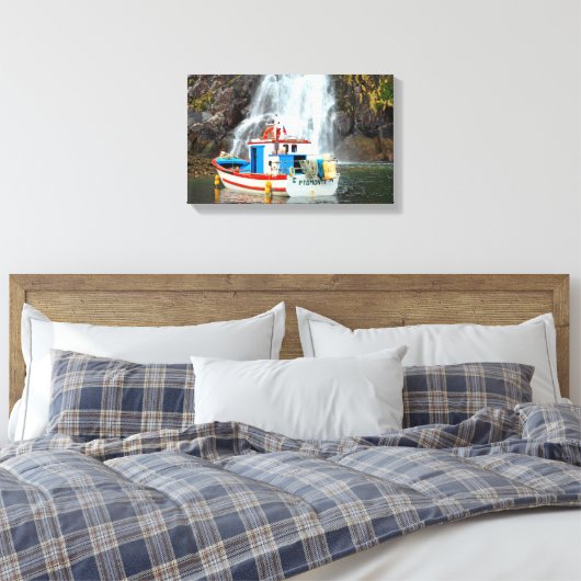 Boat en waterval canvas afdruk (Insitu (Slaapkamer))