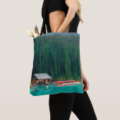 Boat house by Lake Louise in Banff National Park, Tote Bag (Dichtbij)