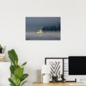 Boat op een fogische ochtend poster (Thuiskantoor)