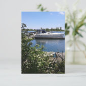 Boat op het Ontariomeer in de zomerplatte kaart (Staand voorkant)