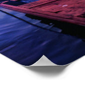 Boat op het Tranquil Lake bij Sunset Poster (Hoek)