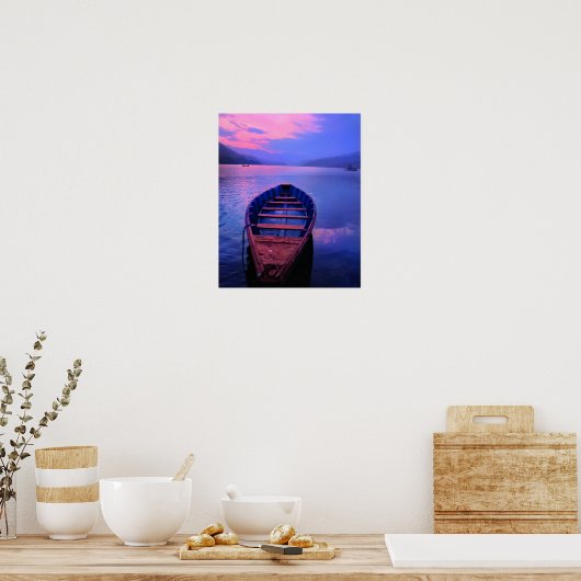 Boat op het Tranquil Lake bij Sunset Poster (Keuken)