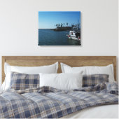Boat op Oceanside Wrapped Canvas Afdruk (Insitu (Slaapkamer))