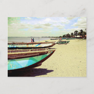 Boat op tropisch strand briefkaart