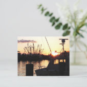 Boat op zonsondergang briefkaart (Staand voorkant)