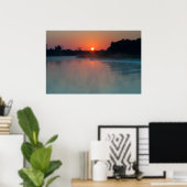 Boat op zonsopgang aan de rivier poster (Thuiskantoor)